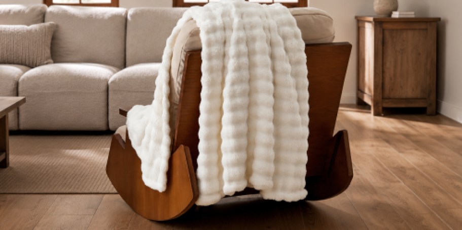 Plush Throw Blanket Just $9.71 on Amazon (Reg. $18)