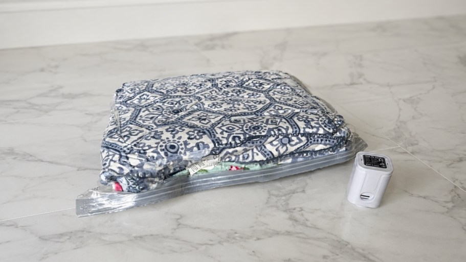 Travel Vacuum Storage Bags 18-Piece Set Only $14.99 on Amazon (Includes Pump)