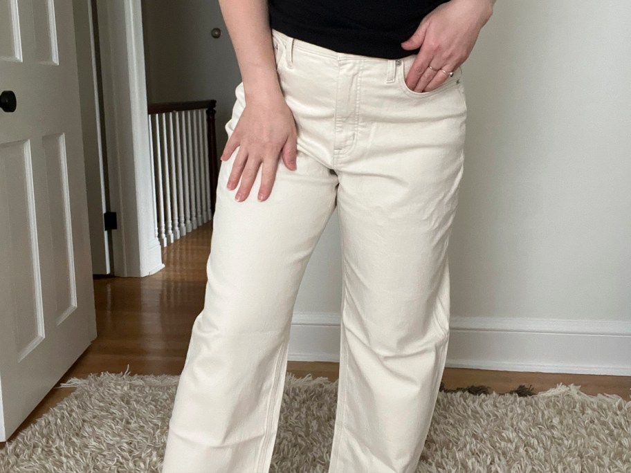 woman wearing white pants 