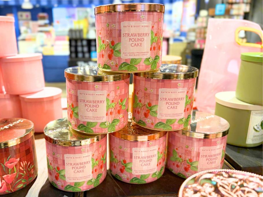Strawberrry Pound Cake 3-Week Bath & Body Works Candles