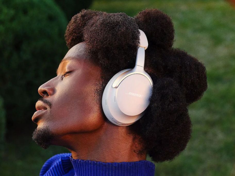 man wearing Bose QuietComfort Ultra Headphones GEN 1