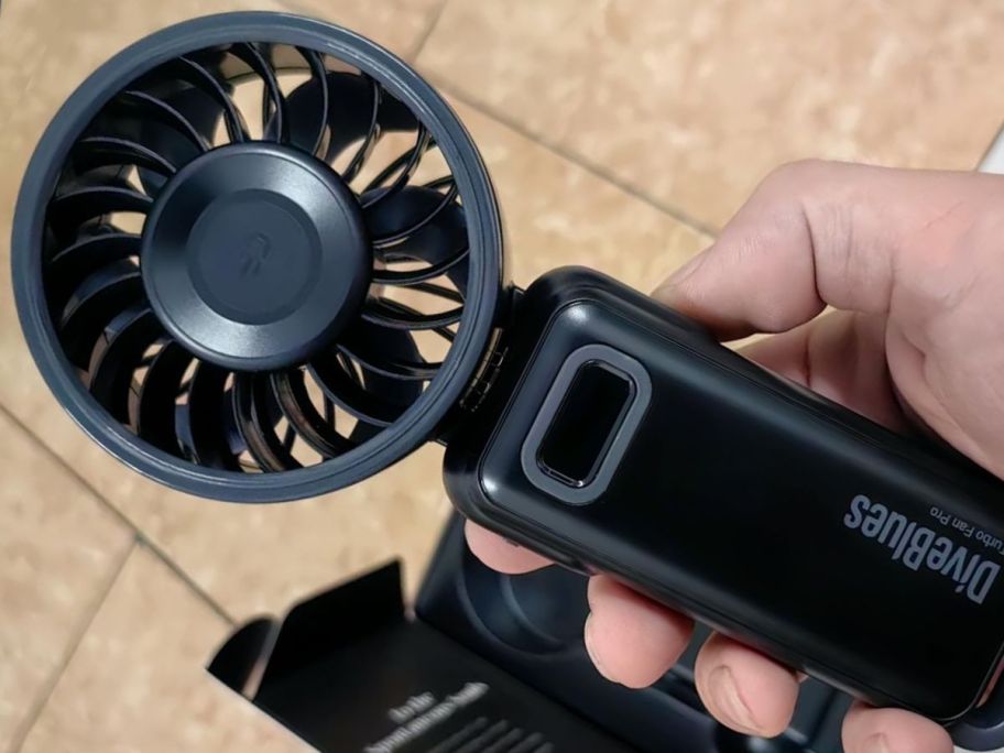 Hand holding a Diveblues Mini turbo fan