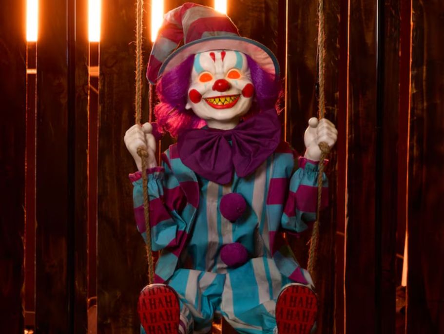 Lowe’s Has NEW Spooky Halloween Animatronics & More Outdoor Decor!