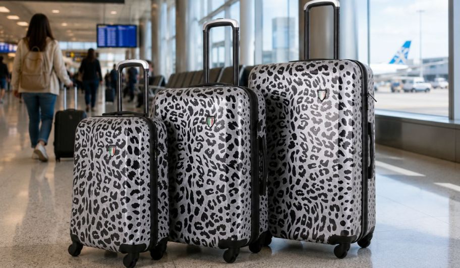 Woot Luggage 3 piece set in airport