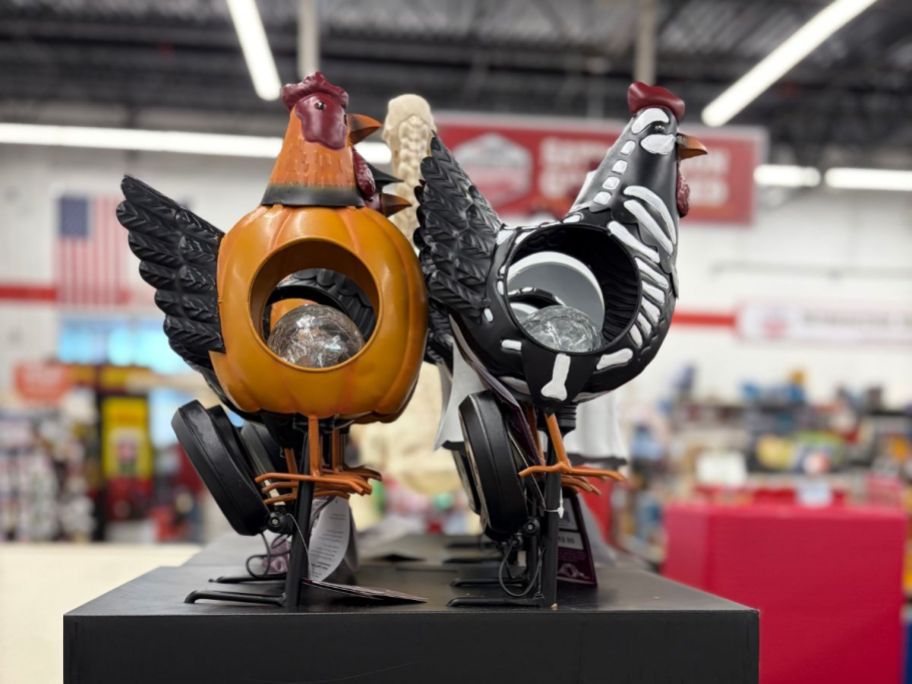 Red Shed Rooster Solar Stakes in store