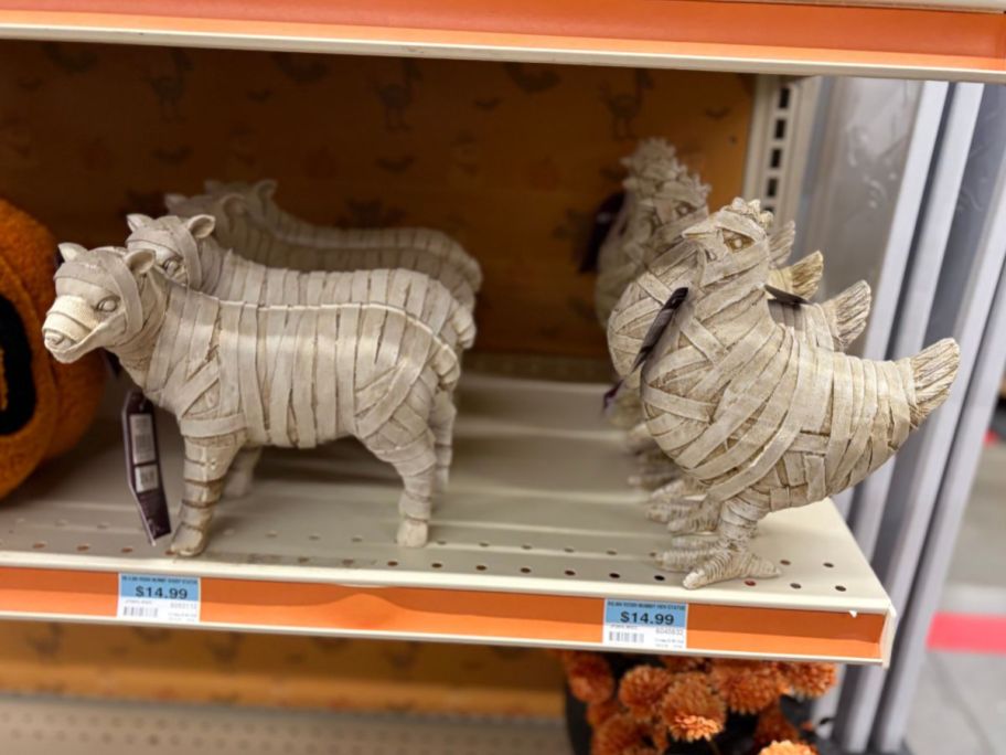 Red Shed Resin Mummy Sheep and hen Statues in store