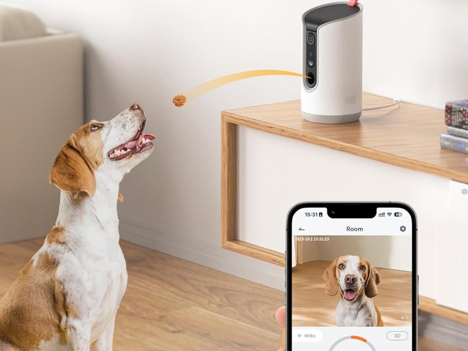 TKENPRO 360° pet camera with treat dispenser for use with dogs