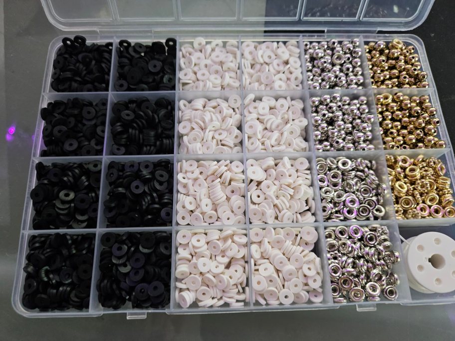3,000-Piece Bracelet Making Kit Only $4.55 on Amazon