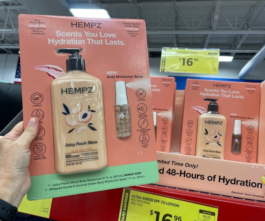 womans hand holding a hempz hydration kit with lotion and spray mist