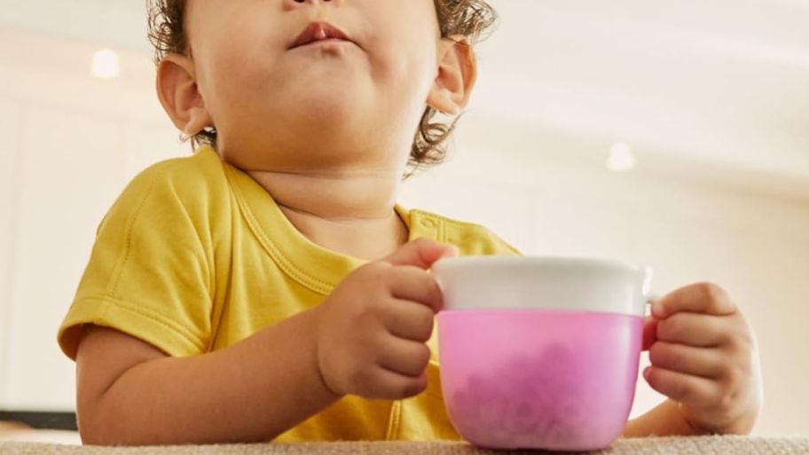 child holding munchkin kids snack cup