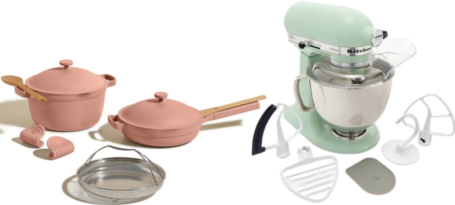 طقم أواني طهي Our Place باللون الوردي مع ملحقات وخلاط حامل KitchenAid باللون الأخضر النعناعي مع ملحقات خلط مختلفة جنبًا إلى جنب على خلفية بيضاء.