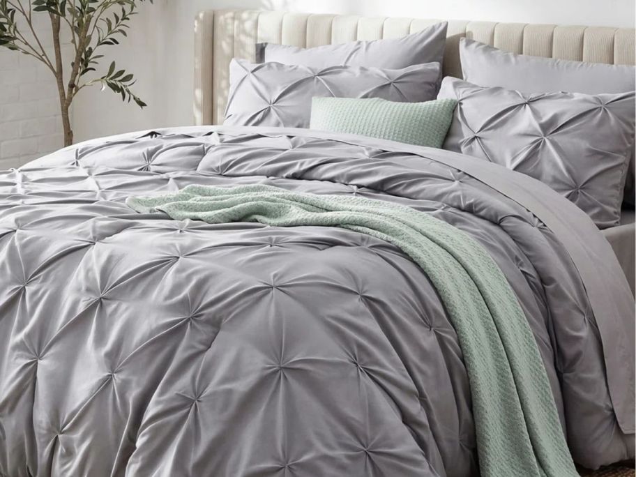 Bedsure comforter set with green bedding 