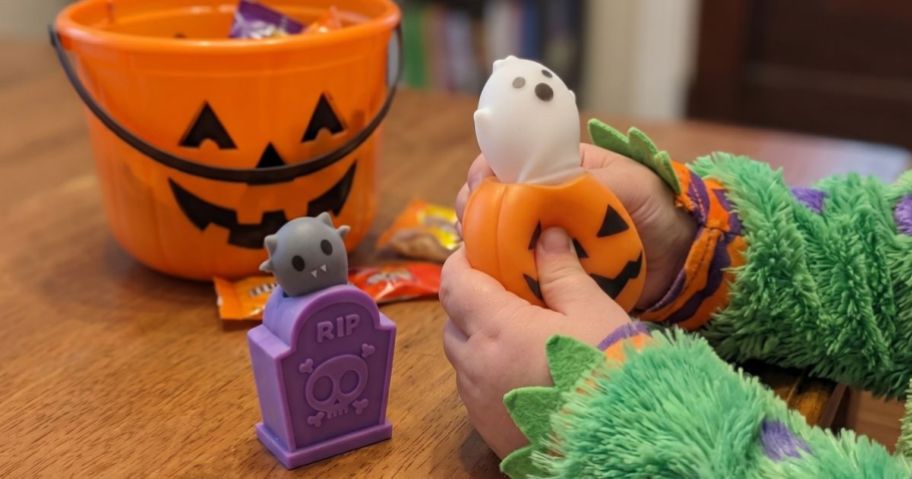 Child Playing with Joyward halloween head popper squish toys