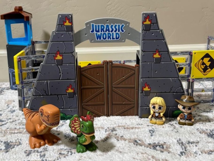 Jurassic world Magnetic Tiles Playset