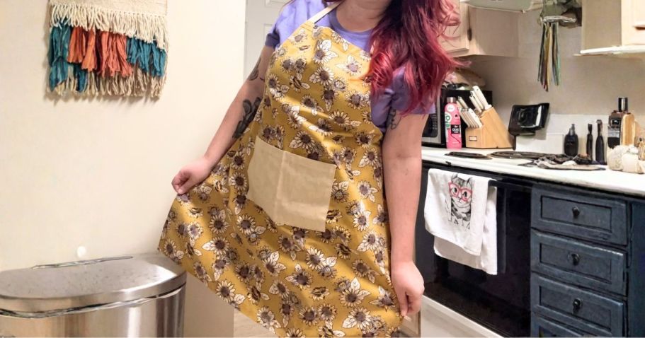 Walmart&rsquo;s Pretty Vintage-Style Aprons Are Too Cute to Be Under $10