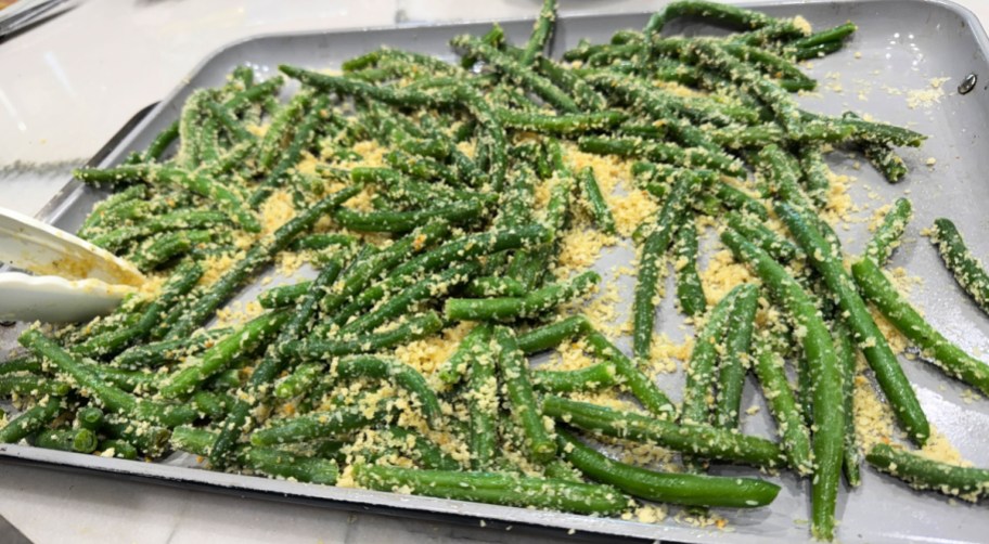adding crumbs to frozen green beans
