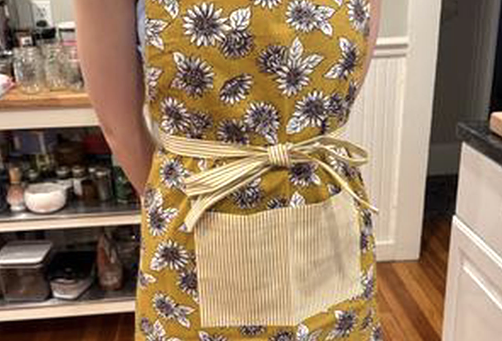 We Can&rsquo;t Believe These Pretty Vintage-Style Aprons Are Under $10 at Walmart!