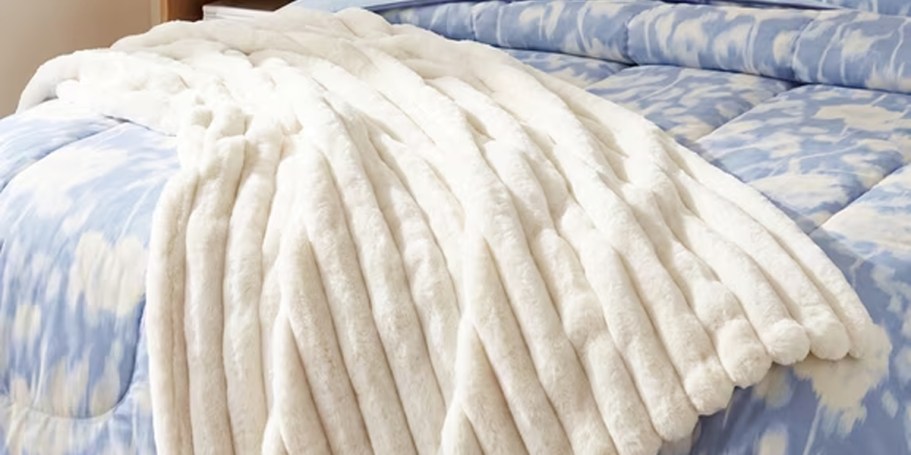 Mainstays King Size Faux Fur Blanket Only $14 on Walmart.com (Reg. $30)