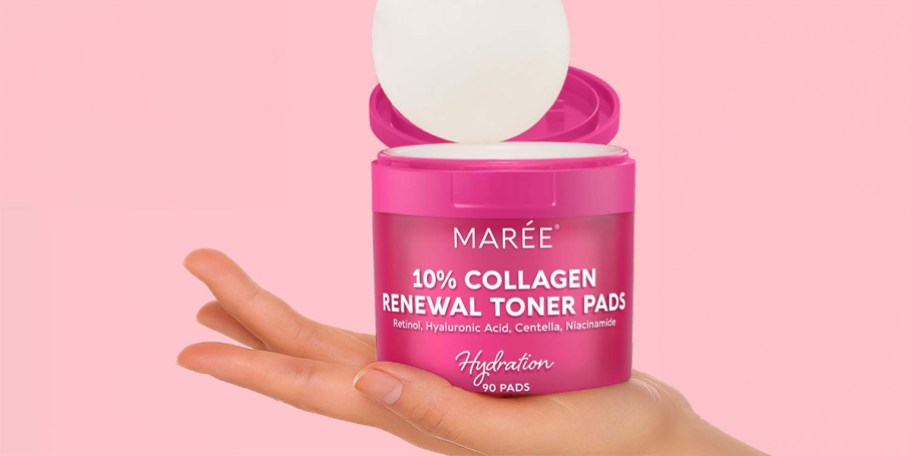 hand holding maree collagen toner pads