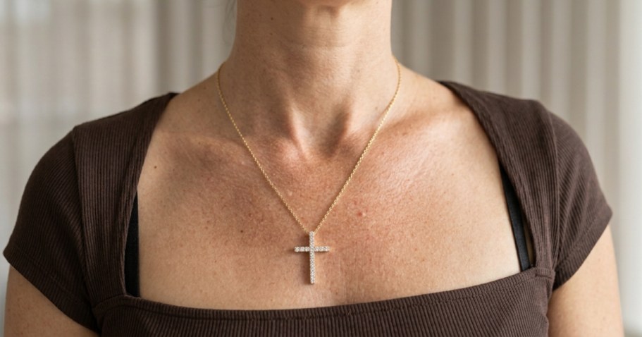 14K Gold Plated Cross Necklace Only $3.99 on Amazon | Easy Gift Idea!