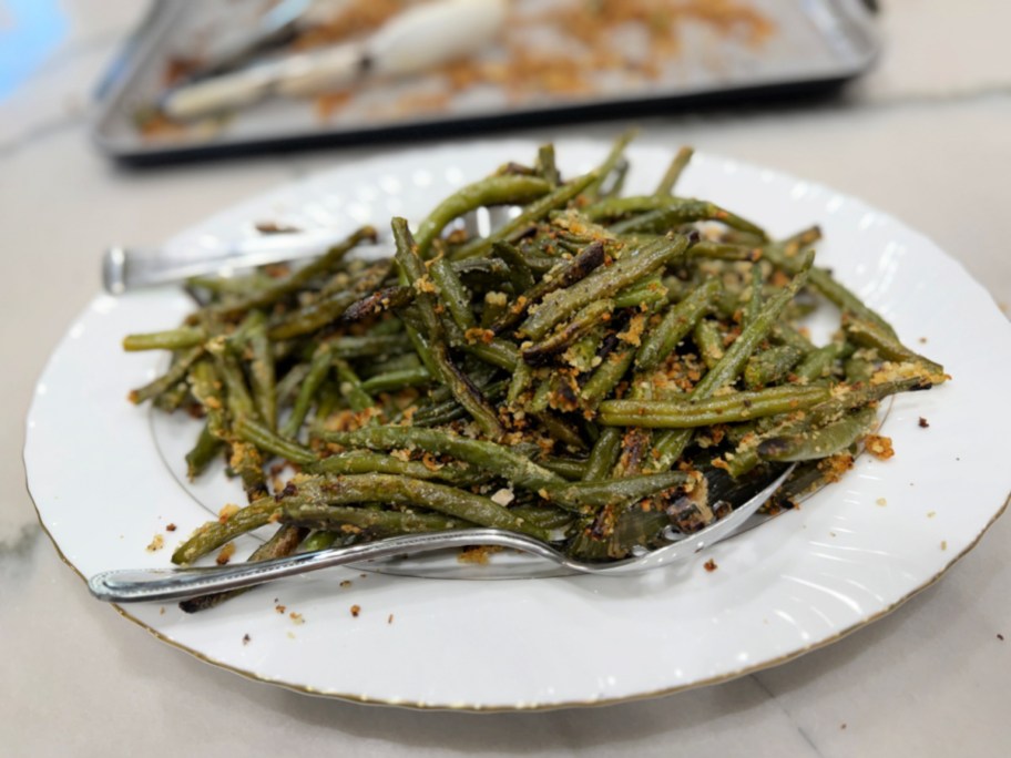 roasted parmesan green beans on a serving platter