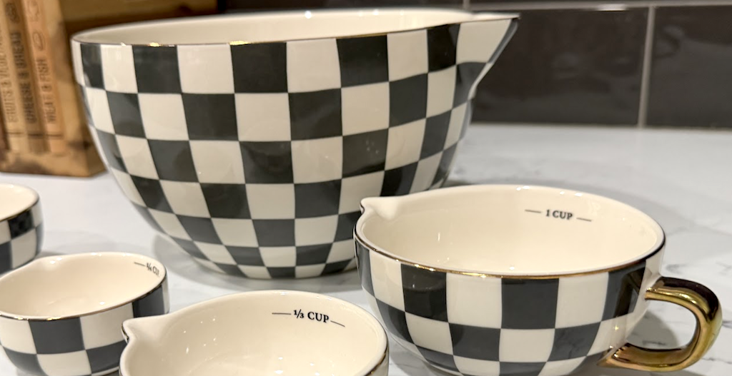 Thyme and table measuring bowls