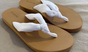 Highly-Rated Yoga Mat Flip Flops Only $5.99 on Amazon (Reg. $18)