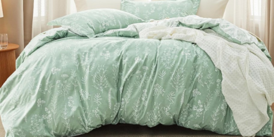 Reversible Queen Comforter Set Only $17.99 on Amazon (Reg. $45)