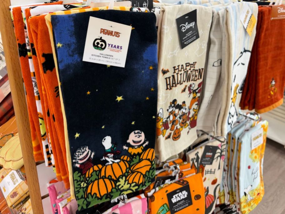 Celebrate Together Peanuts 2-Pack Great Pumpkin Kitchen Towels in store