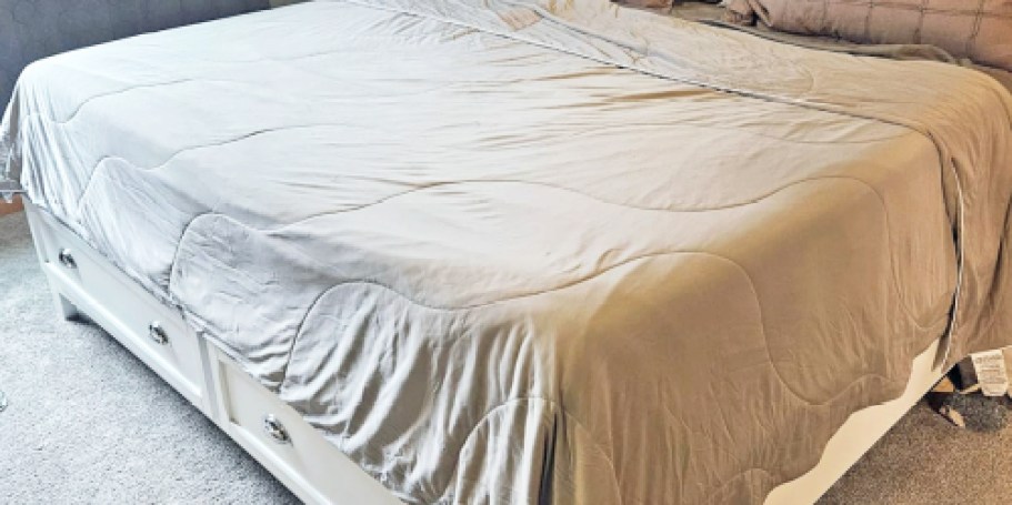 Cooling Comforter Just $24.99 Shipped on Amazon (Reg. $50)