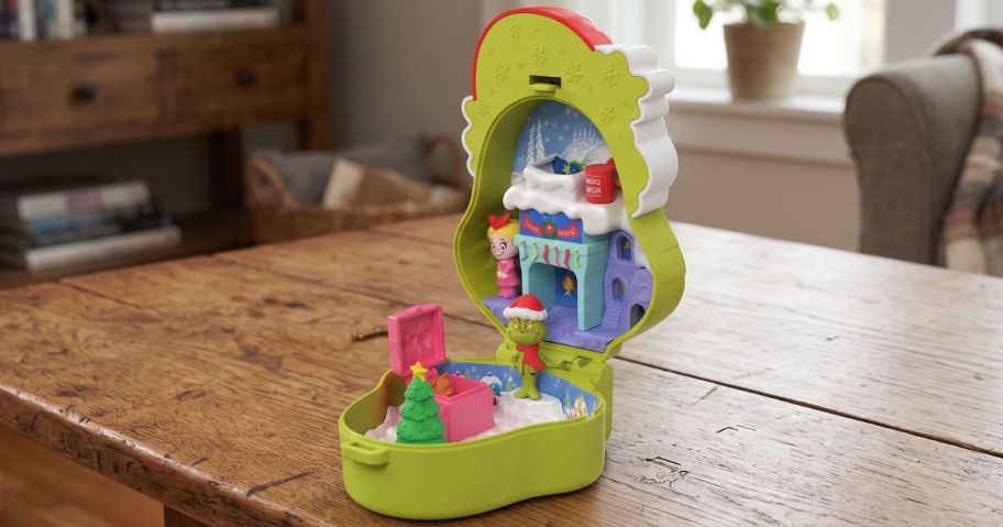 Grinch Polly Pocket set on table