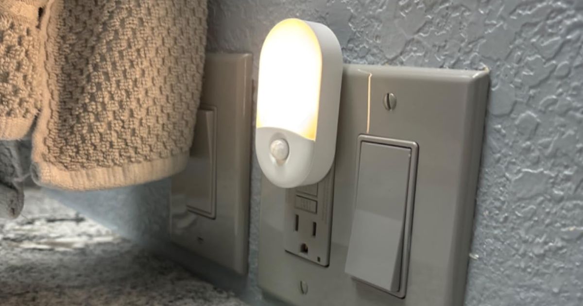 Motion Sensor LED Night Light 2-Pack Just $6.99 on Amazon