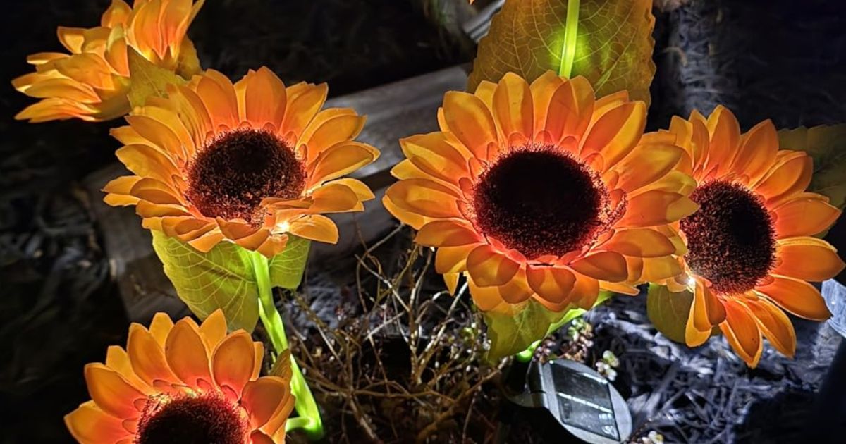 Solar LED Sunflowers Just $16.99 on Amazon | Fun Fall Decor Idea