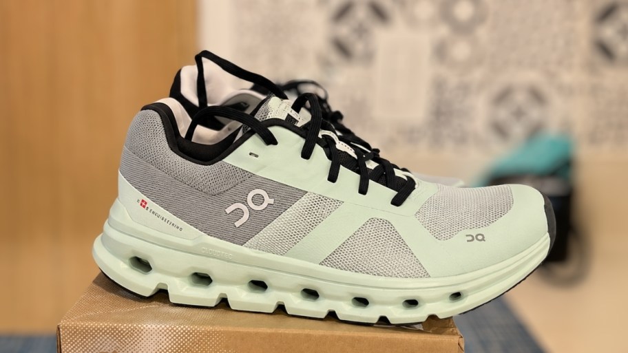 Womens on cloudrunner shoes