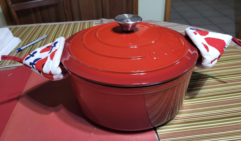 Cast Iron Bread Dutch Oven w/ Potholders Just $32 on Amazon – Perfect for Sourdough