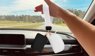 This $5.99 Amazon Wristlet Looks Like lululemon for Over $40 Less!