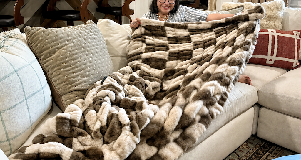The Softest Blanket EVER is 50% OFF + FREE $50 Gift Card