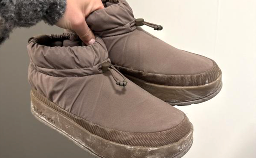 holding lululemon puff boots