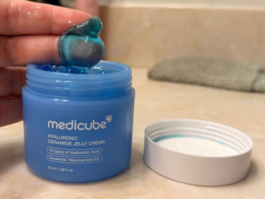 A far of medicube Jelly Cream w/ Hyaluronic Acid with a hand with some on the fingers