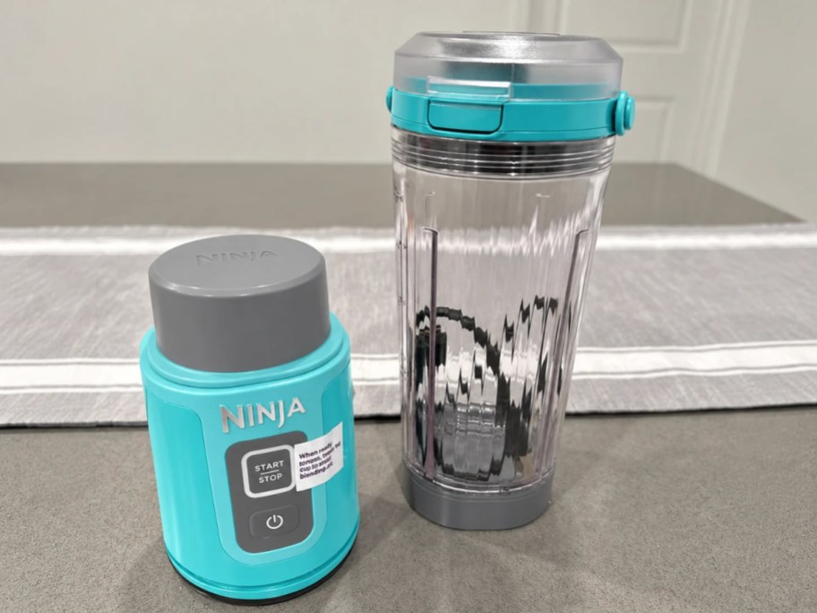 portable blender and base