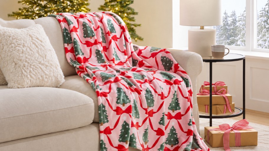 Sam’s Club Holiday Throw Blankets from $10.88 – Includes New Christmas Designs