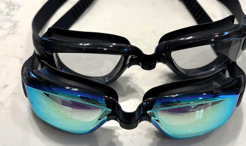 Swim goggles 