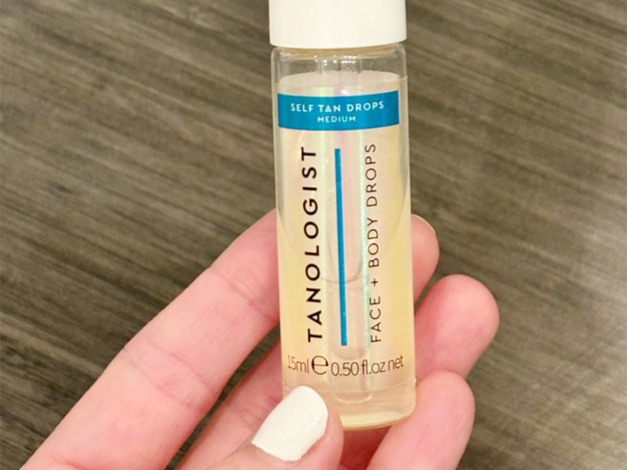 hand holding tanologist self tanner