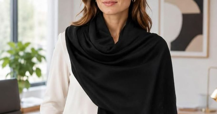 Woman wearing black pashmina as a scarf