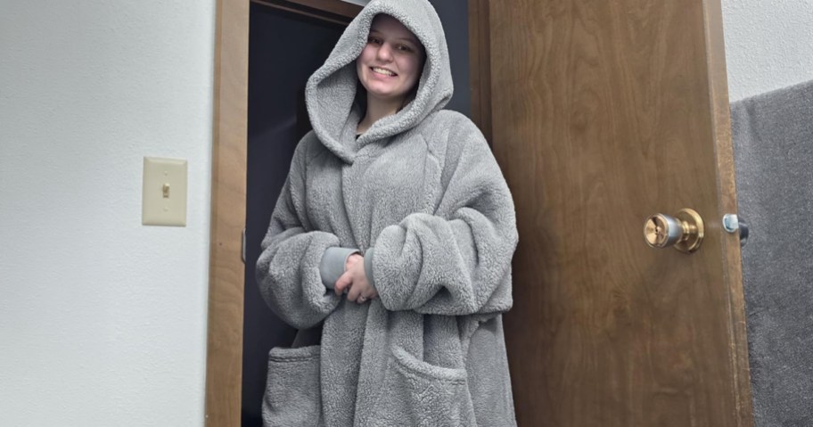 woman wearing a Bedsure Wearable Blanket