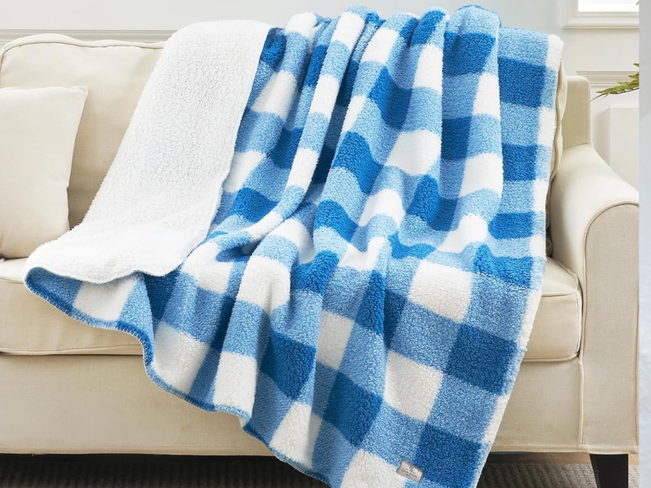 Sherpa Throw Blanket Just $11.49 on Amazon (Reg. $23)