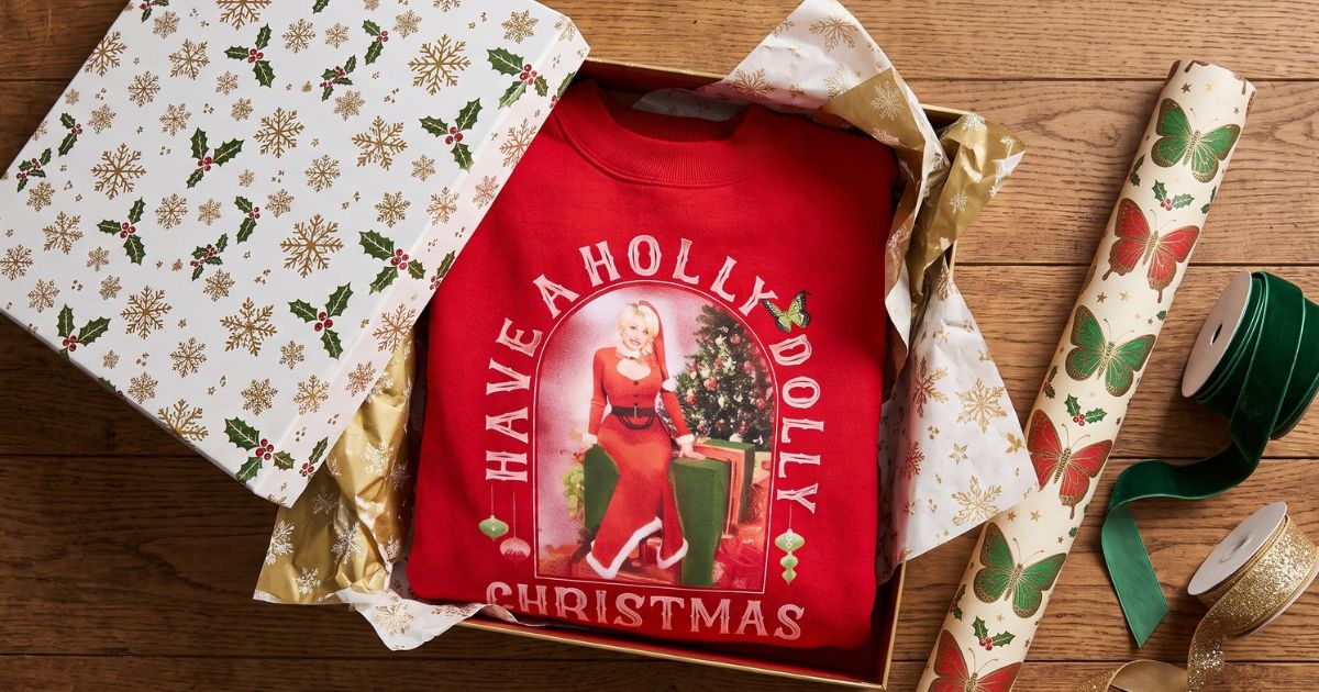 Make Christmas Jolly w/ This Cute Dolly Sweatshirt!