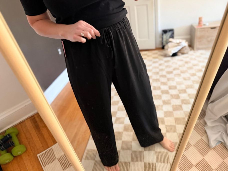 Woman wearing Spanx Straight Le Pants