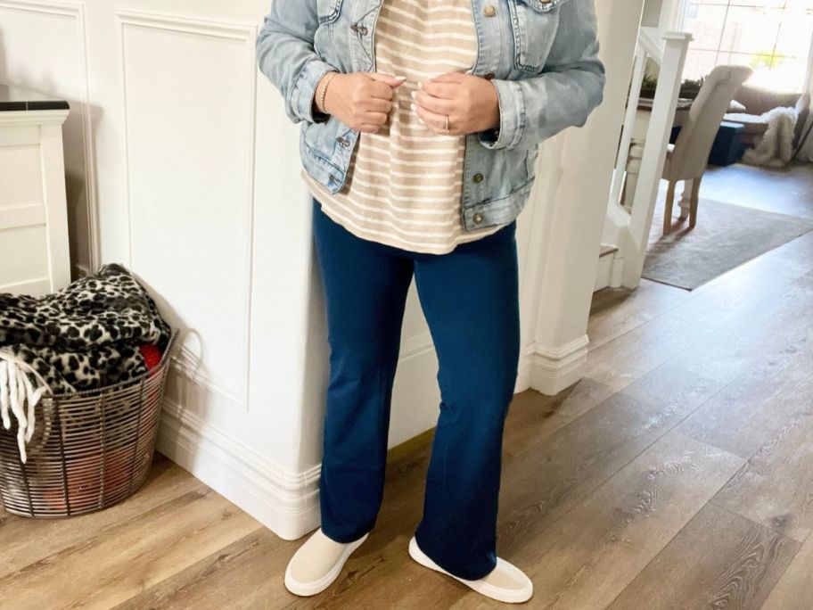 Woman wearing Spanx Yoga Pants