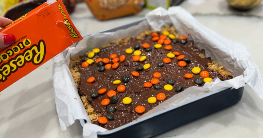 adding reece's candy to diy kudos bars (1)